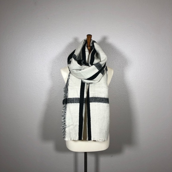 Gorgeous, heavy-weight scarf.  So cozy!!! - Picture 4 of 7